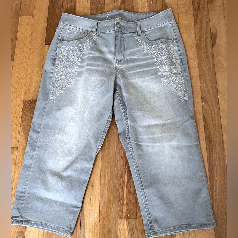 Embroidered Gray Women's Jeans NWOT